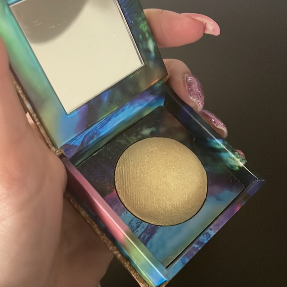 Swatched once - Urban Decay Elements Space Powder - Picture 3 of 6